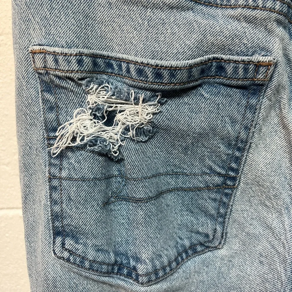 American Eagle Outfitters Light Blue Distressed Ankle Jeans - Picture 4 of 7